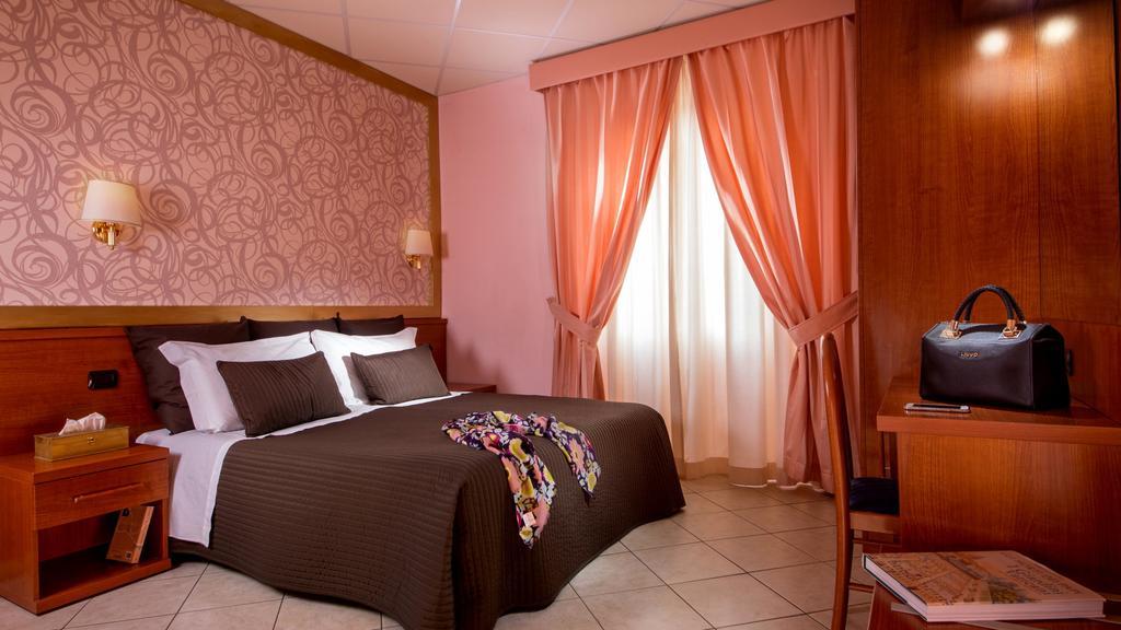 In Roma Vale&Hillary Colosseo B&B Kamer foto