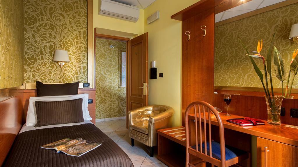 In Roma Vale&Hillary Colosseo B&B Kamer foto