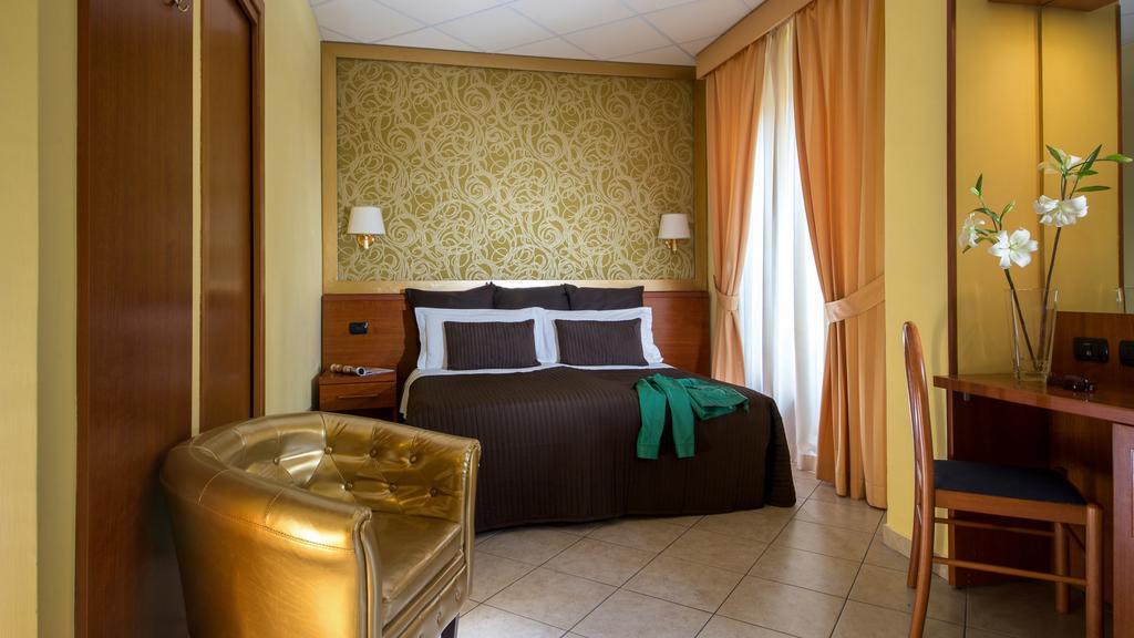 In Roma Vale&Hillary Colosseo B&B Kamer foto