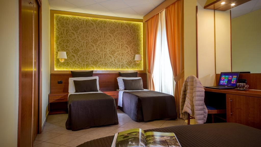 In Roma Vale&Hillary Colosseo B&B Kamer foto